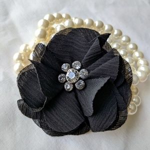 Dazzling Designer Floral Stretch Pearl Bracelet